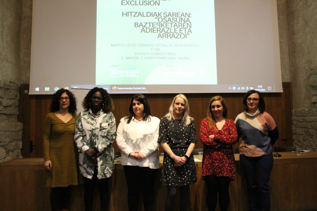 Las participantes en la mesa redonda. A la izquierda de la imagen Teresa Burgui, coordinadora de Aralar